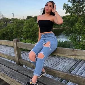 Meet your Posher, Laura